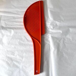 Vintage 1970s Rubbermaid 1907-2 Orange Plastic Spatula Pot Strainer 11.5"